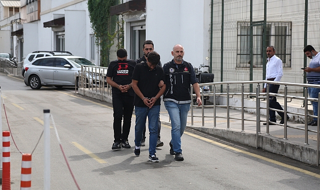 Hazır kek poşeti içinde esrar sevkiyatı: 2 gözaltı