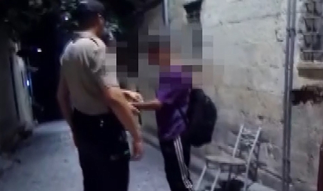 Hırsızlık yaparken bekçiye yakalandılar