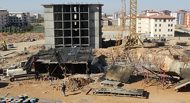 İnşaatta vinç devrildi: 3 ölü, 2 ağır yaralı