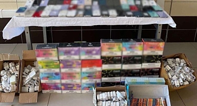 Kaçak ürün taşıyan kargo aracı jandarmaya yakalandı