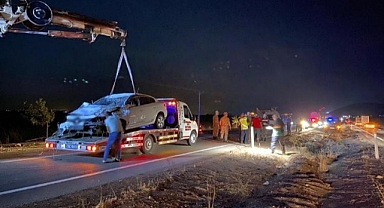 Kamyonet ile otomobil çarpıştı: 6 yaralı