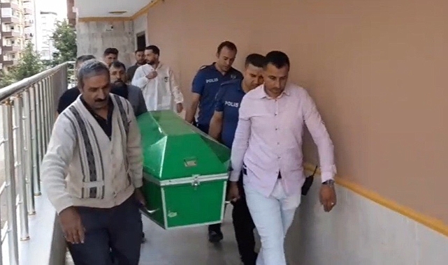 Karısını öldüren öğretmen, polislerden özür diledi