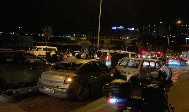 Köprüde araçlar birbirine girdi: 6 yaralı