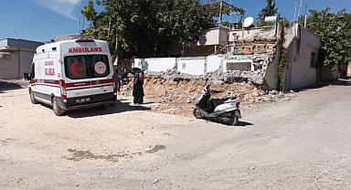 Merdivende halı silkerken yuvarlanan kadın yaralandı