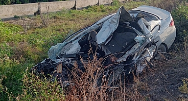 Otomobil ile  belediye otobüsü çarpıştı:1 ölü