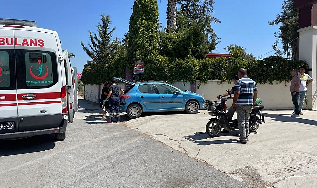 Otomobil okul duvarına çarptı 3 kişi yaralandı