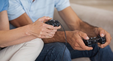 Oyun bağımlılığı obezite, migren ve baş ağrılarına yol açabilir