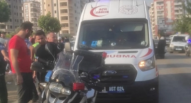 Polis ekibine çarpan motosikletli kaçtı