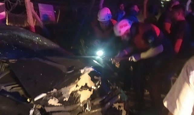 Şanlıurfa'da iki otomobil kafa kafaya çarpıştı! 4 ağır yaralı