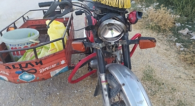 Sepetli motosiklet römorka çarptı: 2 yaralı