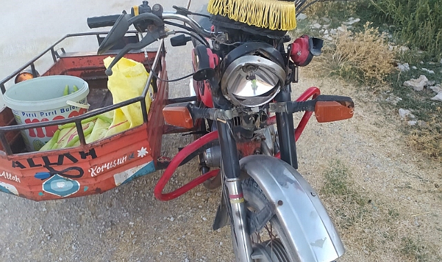 Sepetli motosiklet römorka çarptı: 2 yaralı