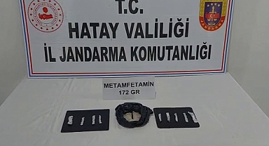 Uyuşturucuyu balkondaki asmaya gizlemiş