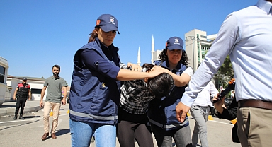 Vahşi cinayetin zanlıları adliyeye çıkarıldı