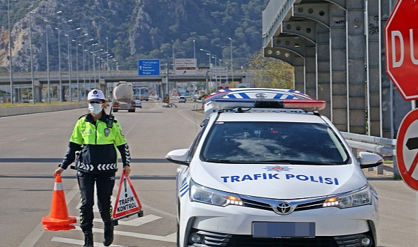 Adana'da  bin 318 araç trafikten men edildi