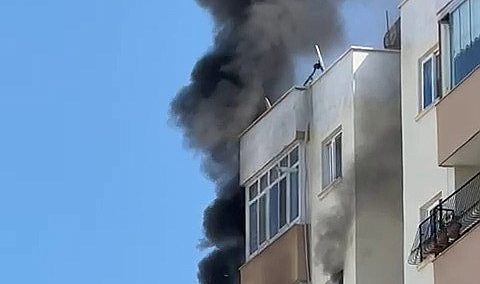 Apartmanın  10. katında yangın paniği