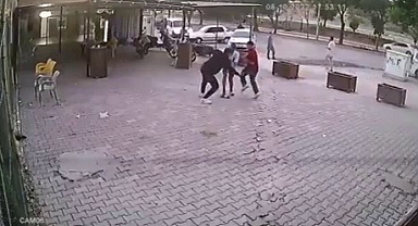 Arkadaşını tabancayla vurdu