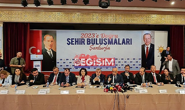 Bakan Kirişçi'nin programında vekiller telefona daldı!