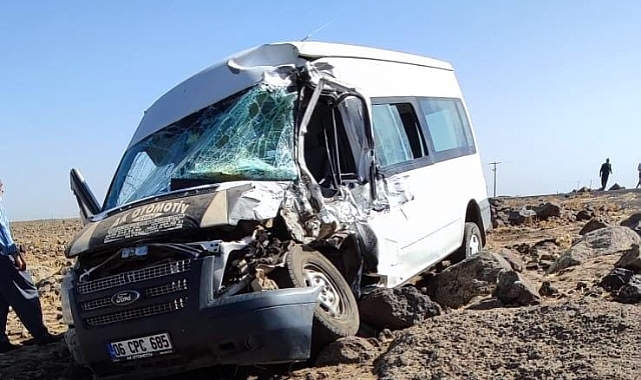 Diyarbakır'da minibüs yuvarlandı :2 yaralı