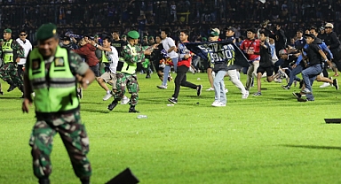 Endonezya'da futbol maçında izdiham: 174 ölü, 180 yaralı