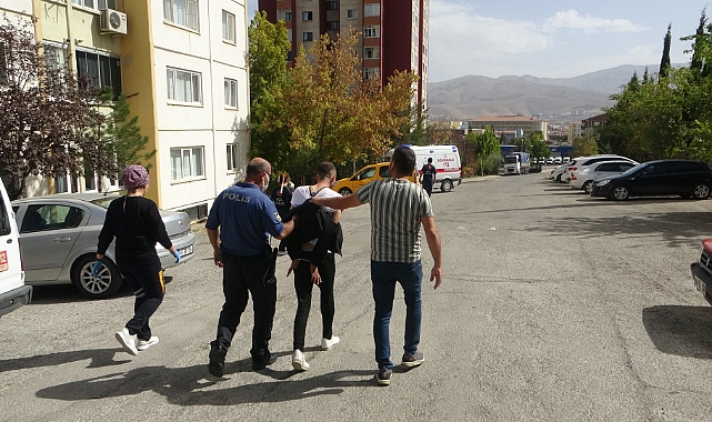 Evinde rehin tutuğu kişiyi polis ekipleri kurtardı