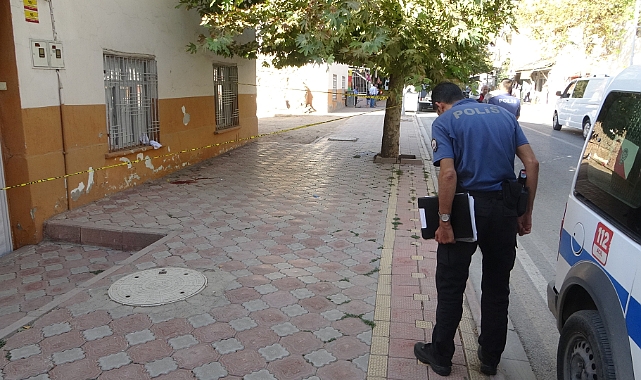 Husumetlisini sırtından bıçakladı
