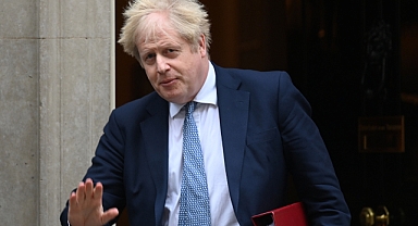 Johnson tatilini yarıda kesip İngiltere'ye döndü