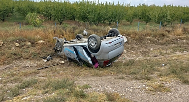 Kaygan yolda üç araç birbirine girdi: 6 yaralı