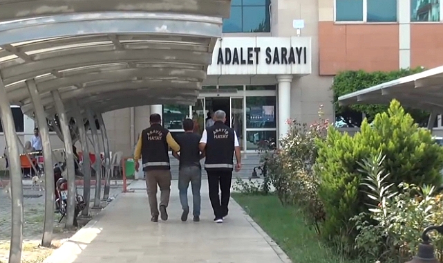Kuyumcudan çaldığı altın ve paralarla yakalandı