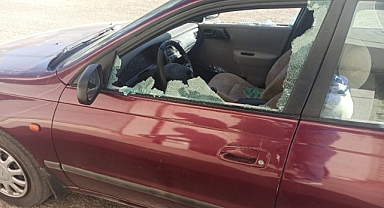 Park halindeki otomobile ateş açıldı