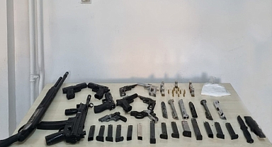 Silah ve kesici alet teşhir eden şüpheli yakalandı