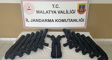 Şüpheli araçta 14 pompalı tüfek bulundu