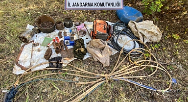 Teröristlere ait 4 sığınak imha edildi