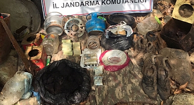 Teröristlerin yaşam malzemeleri toprağa gömülü bulundu