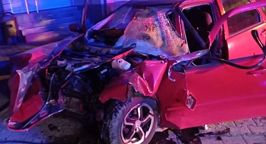 Tıra çarpan otomobil sürücüsü ağır yaralandı