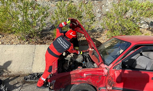 Tur otobüsü kaza yaptı: 1’i ağır 10 yaralı