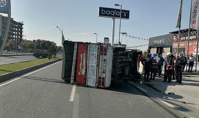 Üç aracın karıştığı kazada 1 kişi yaralandı