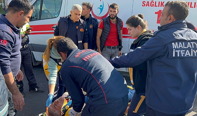 Üç aracın karıştığı kazada 2 kişi yaralandı