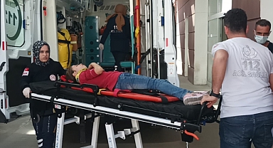 Yolun karşısına geçmek isteyen yayaya otomobil çarptı