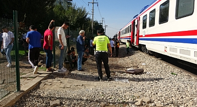 Yolun karşısına geçmeye çalışan adama tren çarptı
