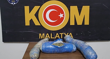 1 kilo kubar esrar ve 3 adet silah ele geçirildi