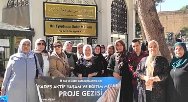 65 Yaş üstü vatandaşlar Urfa'yı doya doya gezdi