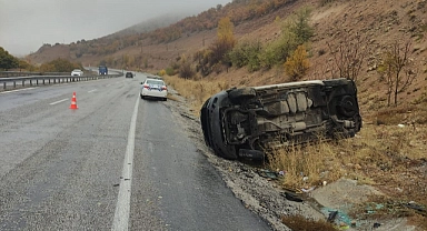 Kontrolden çıkan otomobil devrildi: 2 yaralı