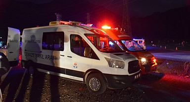 Elma yüklü kamyon kaza yaptı sürücü hayatını kaybetti