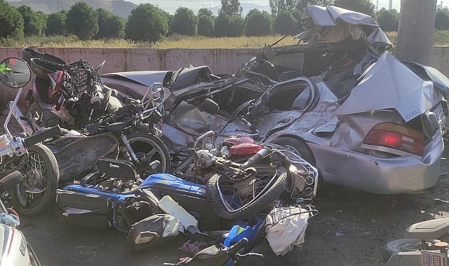 Freni boşalan tır, otomobil ile 15 motosikleti ezdi