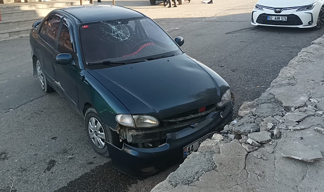Freni patlayan otomobil duvara çarptı: 4 yaralı
