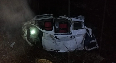 Hafif ticari araç kaza yaptı: 1 ölü, 1 yaralı