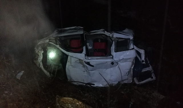 Hafif ticari araç kaza yaptı: 1 ölü, 1 yaralı