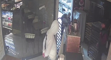 Hırsızlık anı güvenlik kamerasına yansıdı