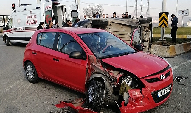 İki ayrı trafik kazasında 3 kişi yaralandı