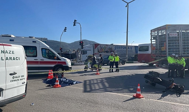 Kamyon elektrikli bisiklete çarptı: 1 ölü, 1 ağır yaralı